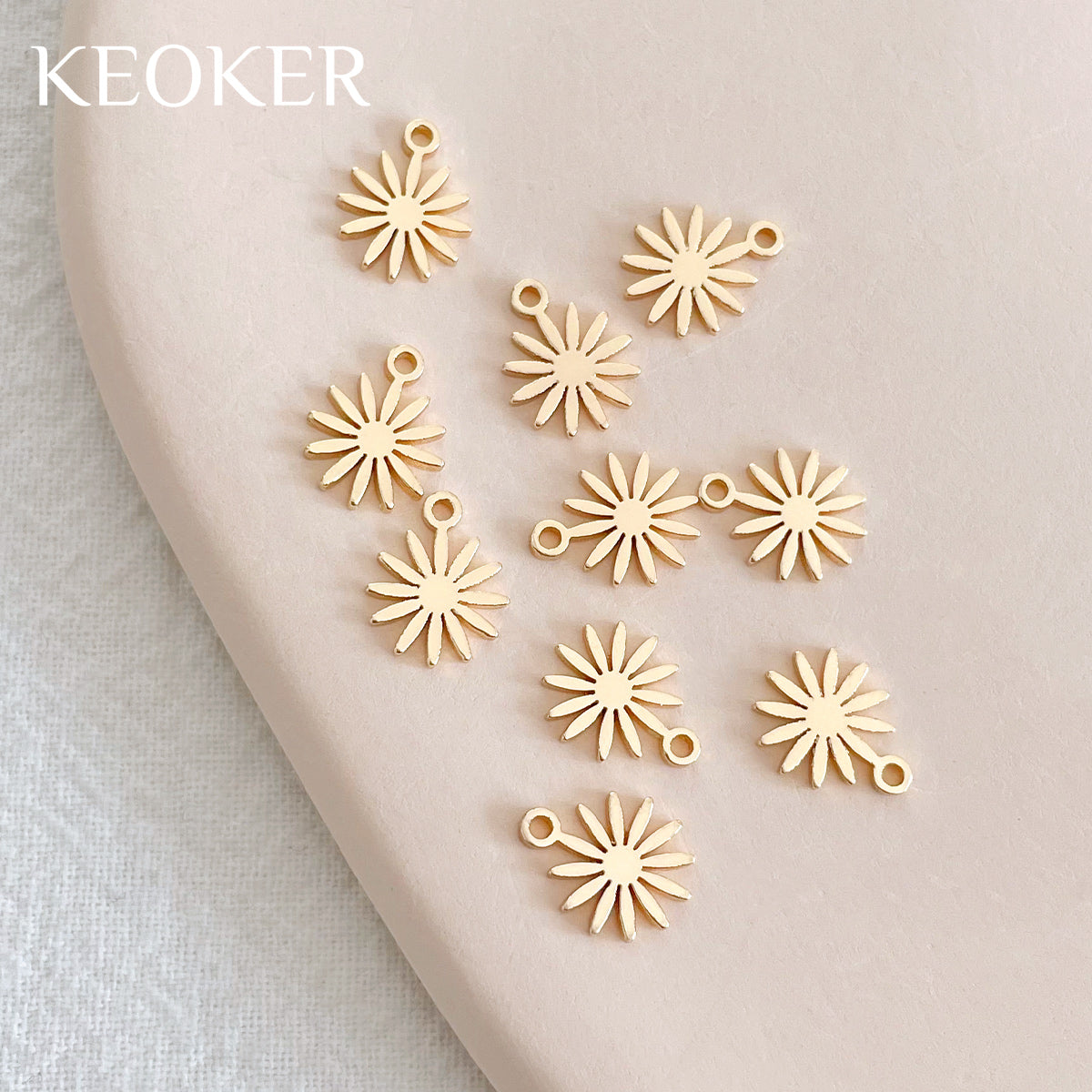 KEOKER 14K Gold Filled Daisy Pendant With Loop (10 PCS)