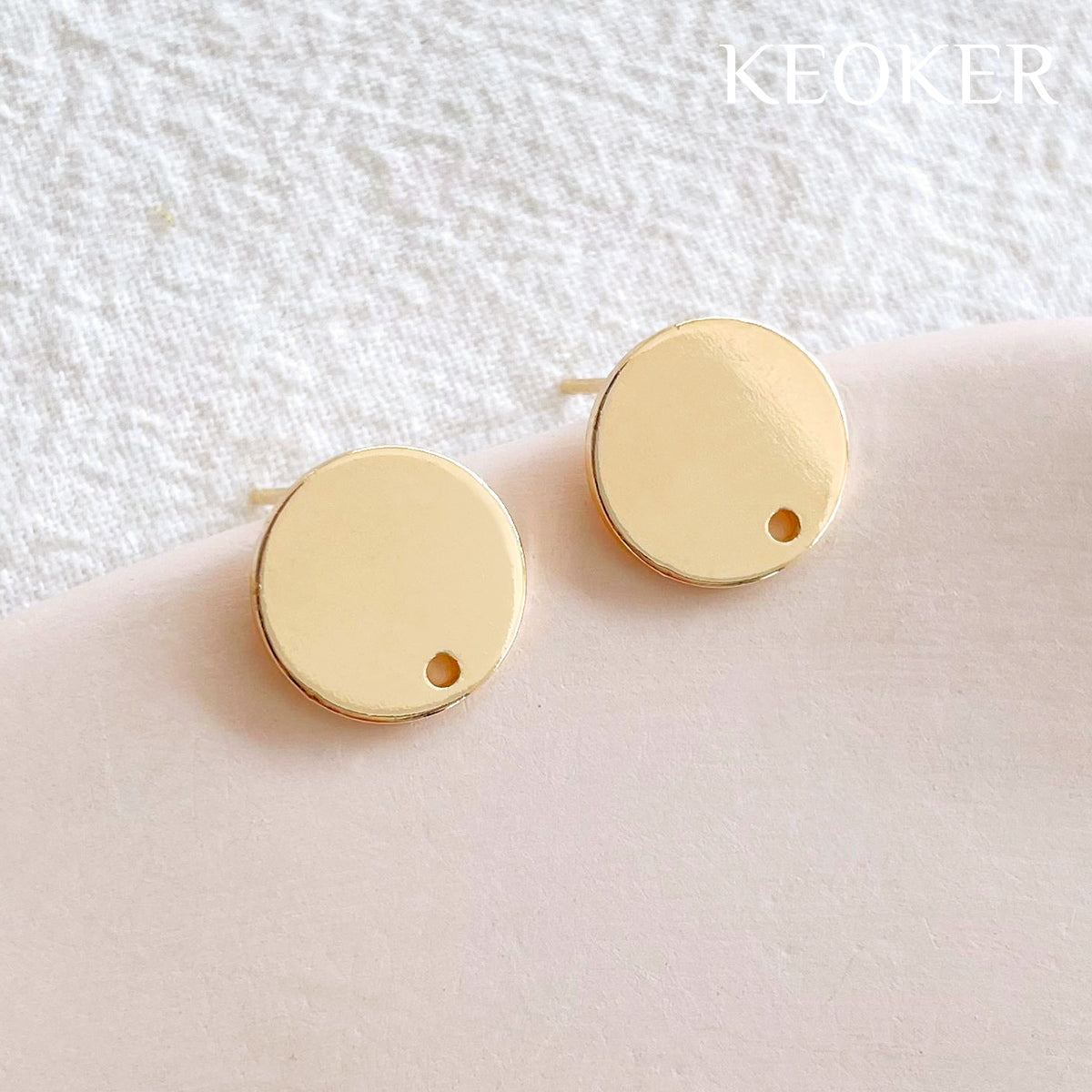 Postes para aretes con forma de disco redondo rellenos de oro de 14 quilates de KEOKER (4 piezas)