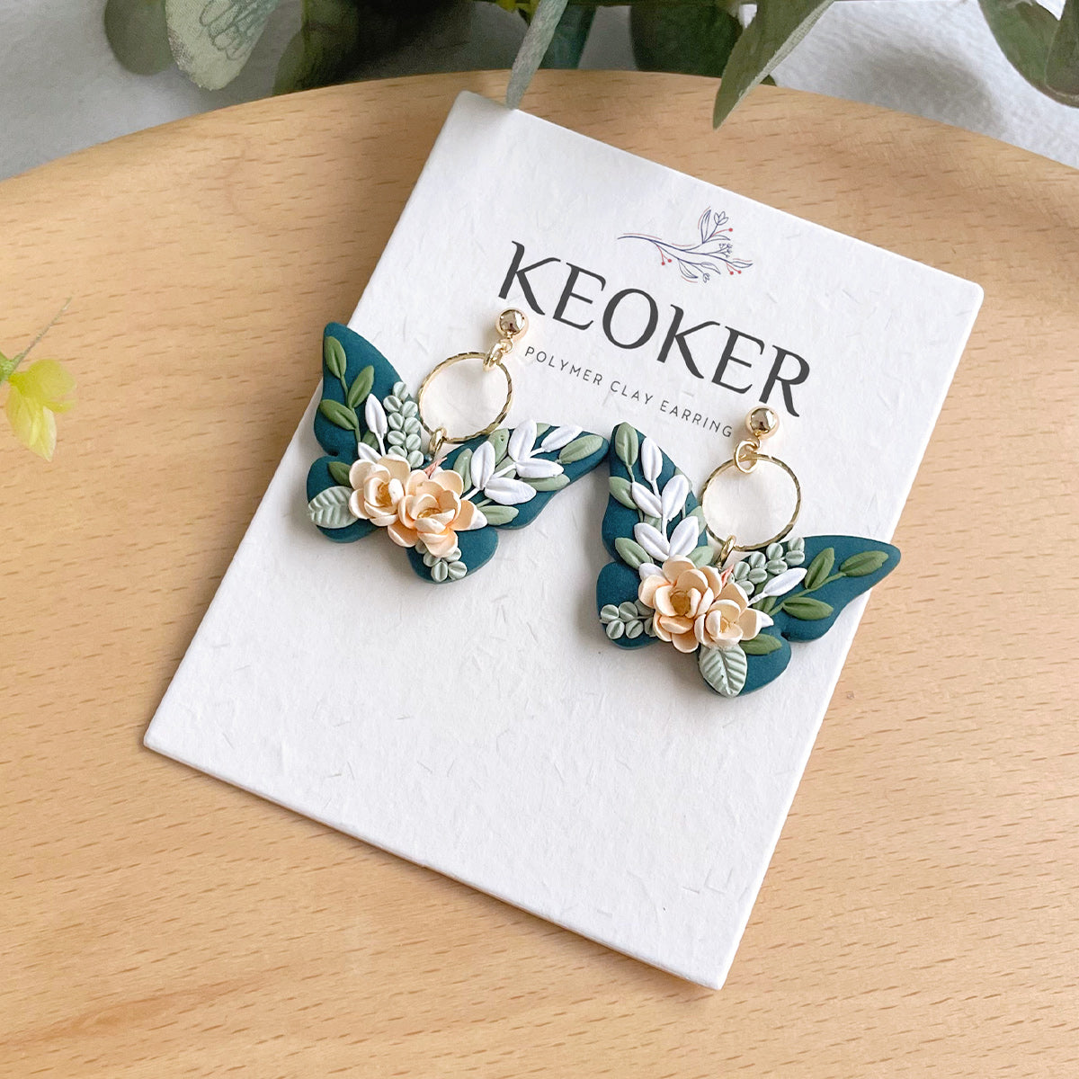 Pendientes de arcilla polimérica con forma de mariposa de KEOKER